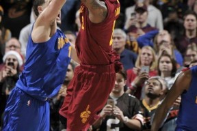 九游-詹姆斯巅峰对决，德约科维奇与60激战篮网分钟，关键助攻胜负难料！的简单介绍